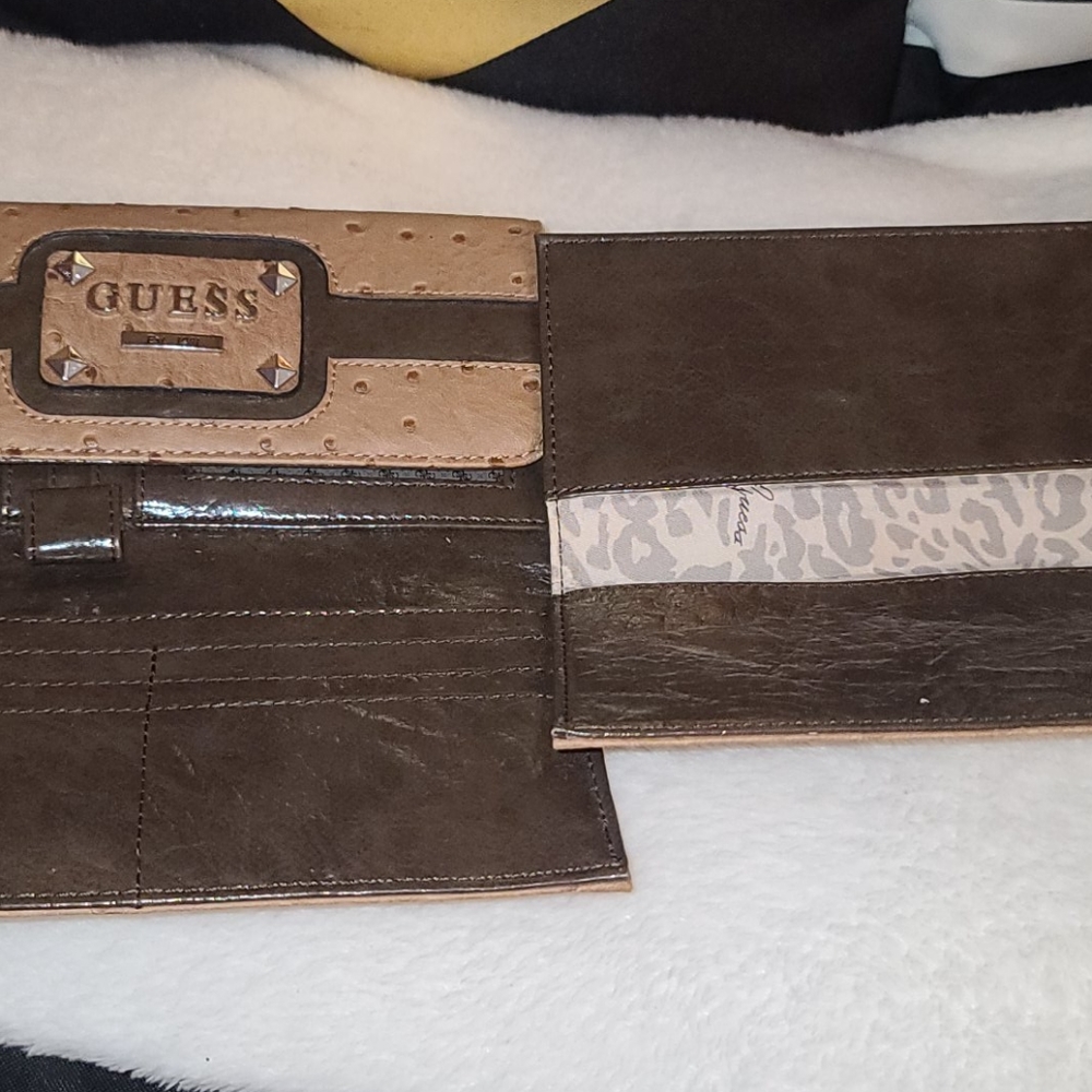 Guess Wallet - Picture 6 of 9